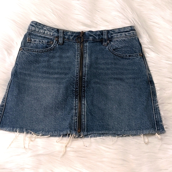 Free People front zip denim mini skirt size 24 - Picture 2 of 8